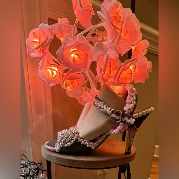 Custom, One~of~a~kind, hand embellished shoe in “baby shower” theme, size 40/US9 - Picture 16 of 17